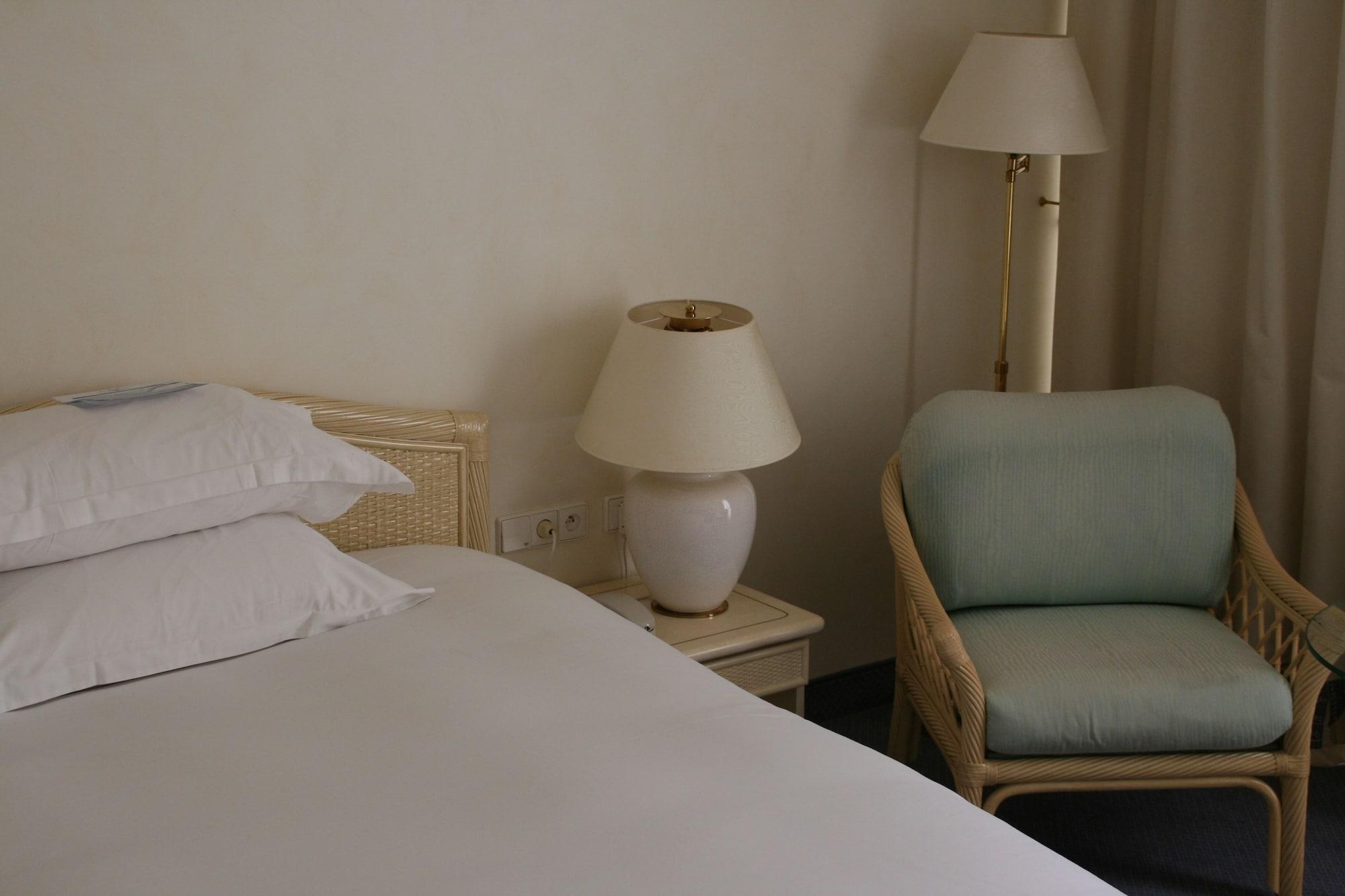 Celestins Spa Thermal & Hotel By Vy Resort Vichy Exteriér fotografie A bedroom at the hotel