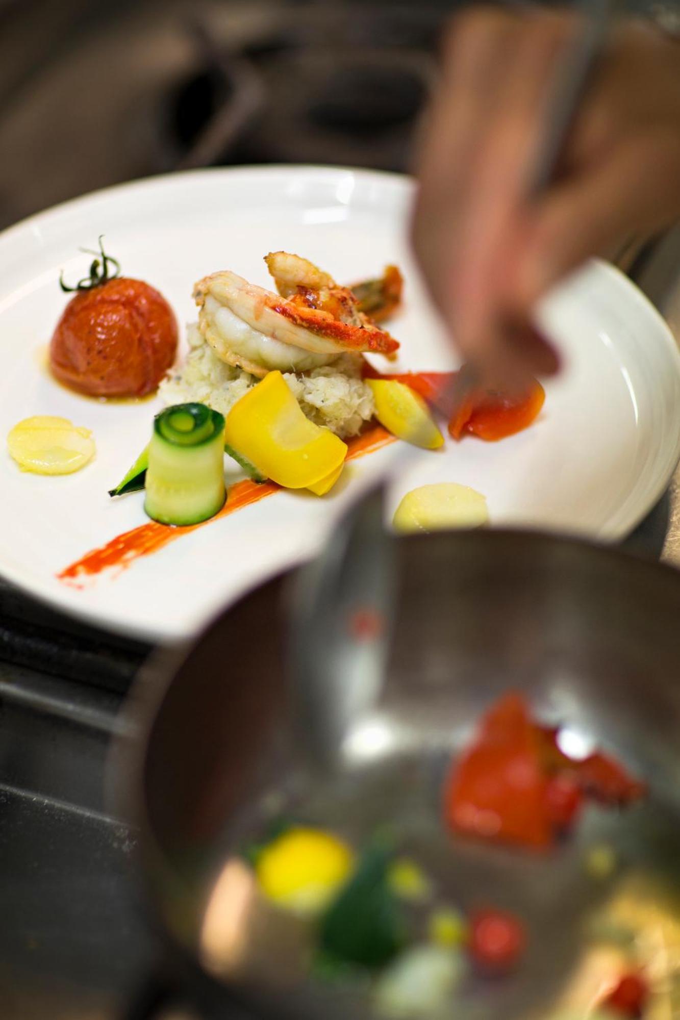 Celestins Spa Thermal & Hotel By Vy Resort Vichy Exteriér fotografie A chef finishing a plate