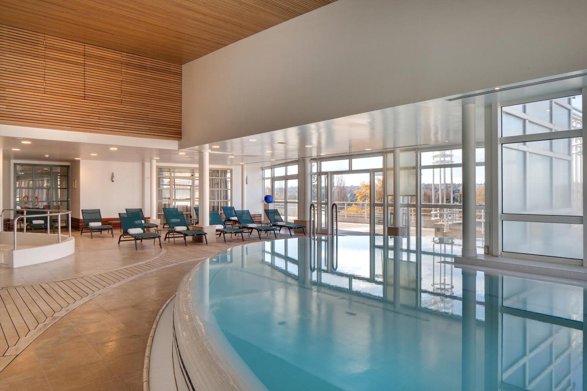Celestins Spa Thermal & Hotel By Vy Resort Vichy Exteriér fotografie The pool at the Hotel