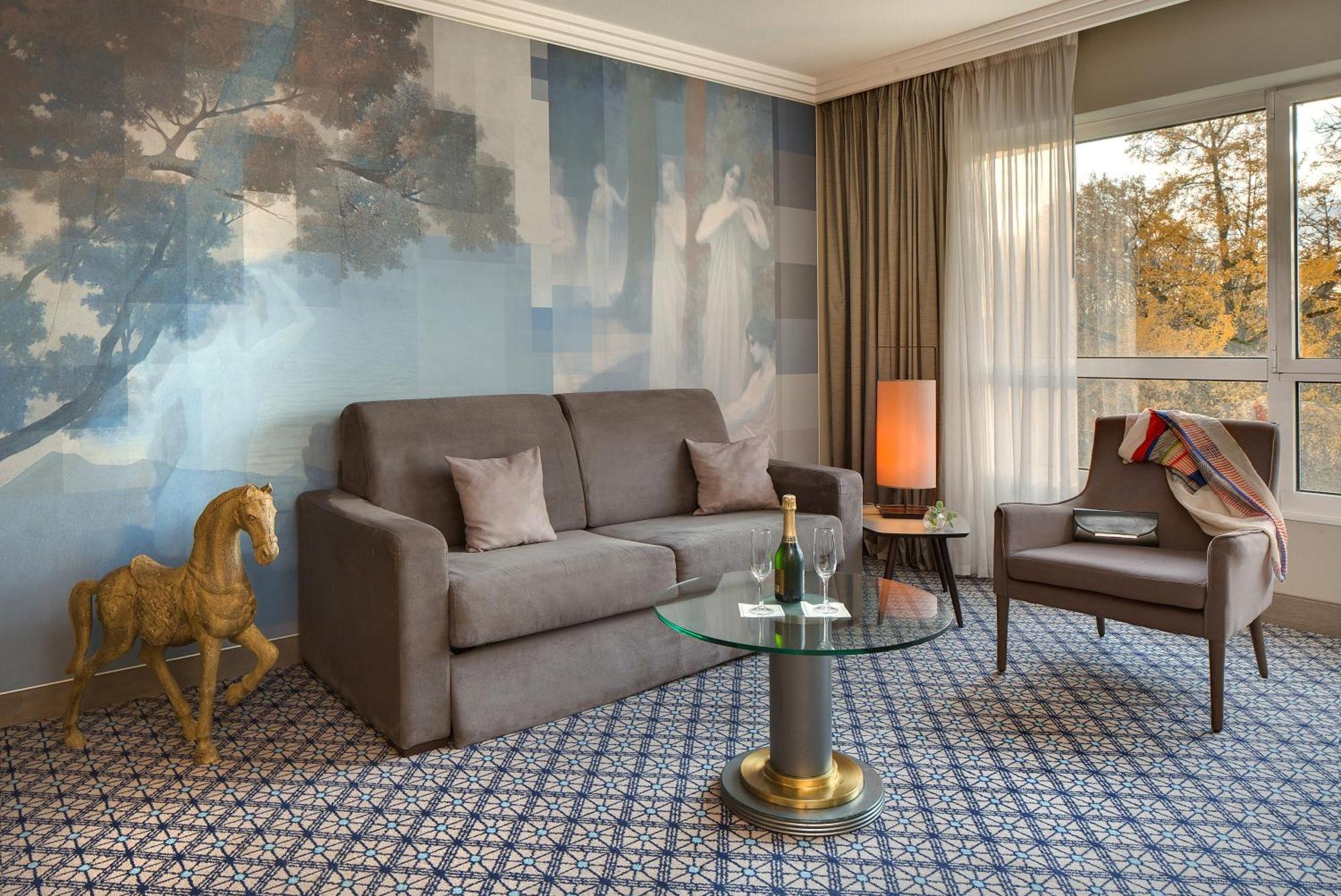 Celestins Spa Thermal & Hotel By Vy Resort Vichy Exteriér fotografie A suite at the Hotel de Charost