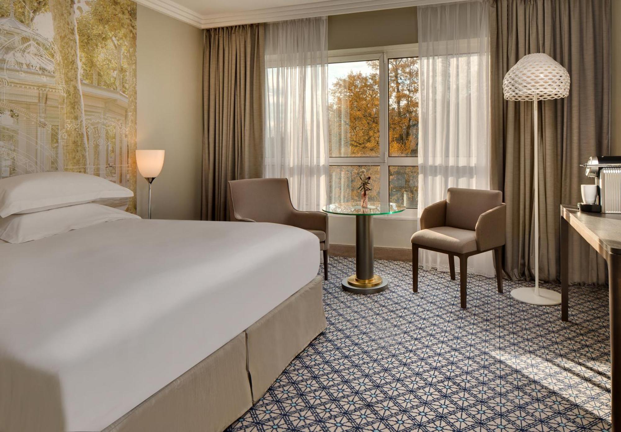 Celestins Spa Thermal & Hotel By Vy Resort Vichy Exteriér fotografie A room at the hotel