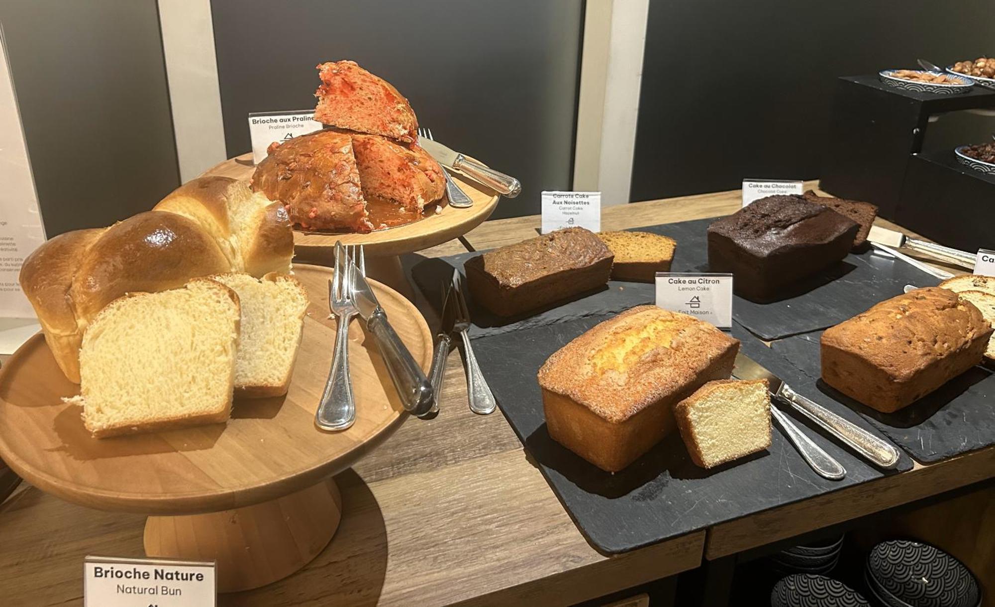 Celestins Spa Thermal & Hotel By Vy Resort Vichy Exteriér fotografie Buns and cakes at a bakery in Paris