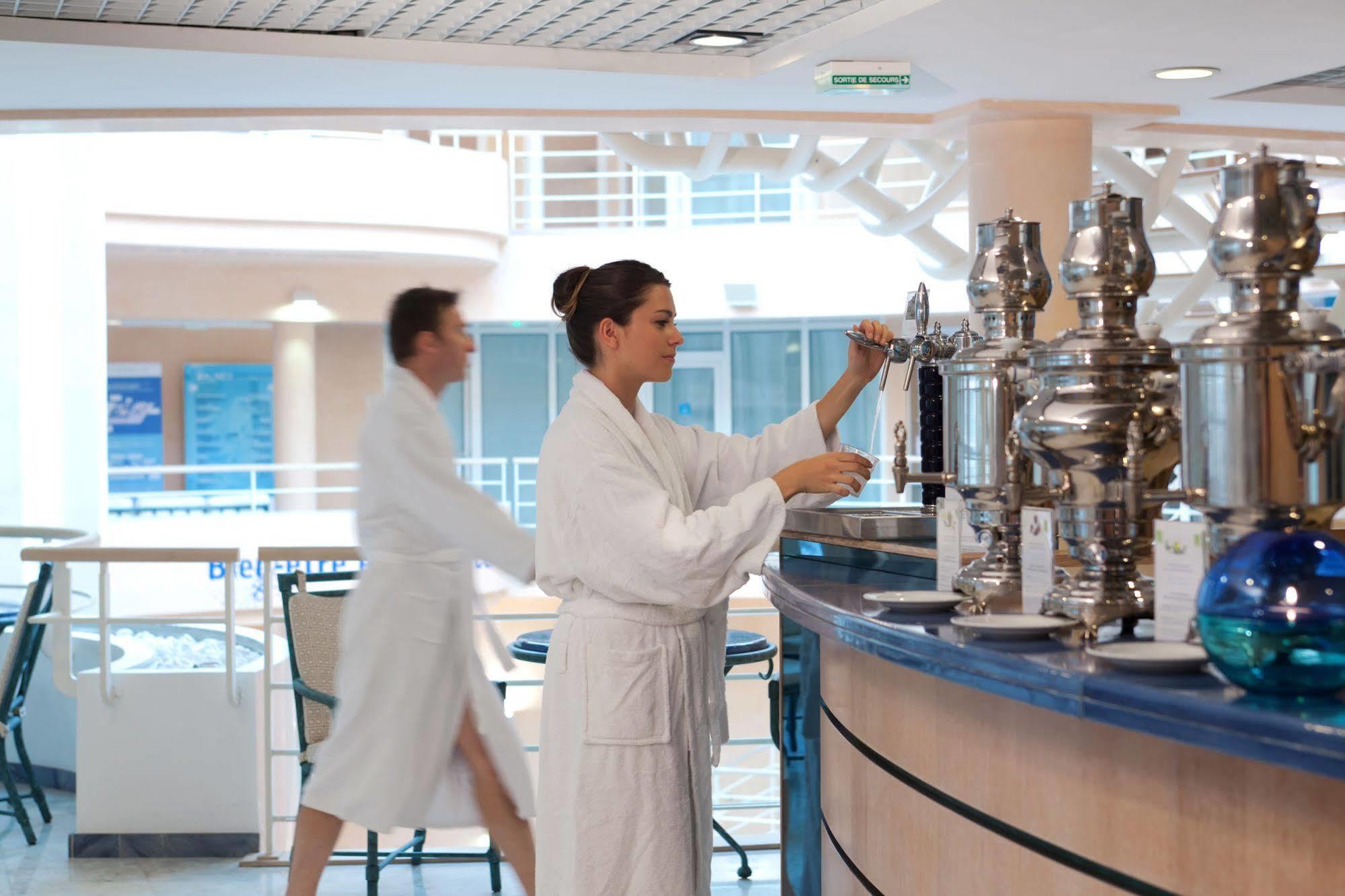 Celestins Spa Thermal & Hotel By Vy Resort Vichy Exteriér fotografie The bar at the Blue Lagoon