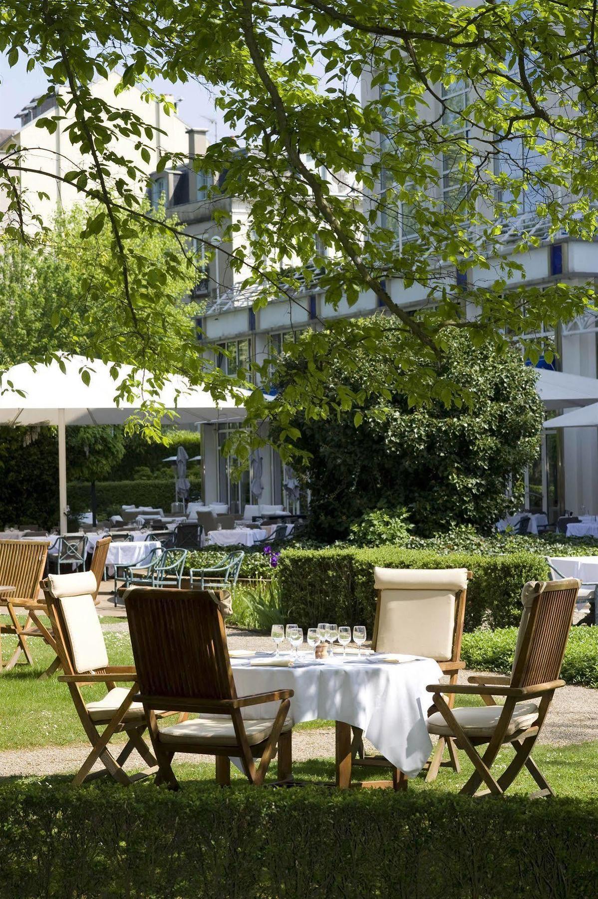 Celestins Spa Thermal & Hotel By Vy Resort Vichy Exteriér fotografie The garden of the hotel
